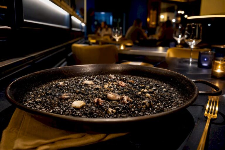 20–35 € por persona: arroz negro en Poblenou y reserva en Alta Galicia