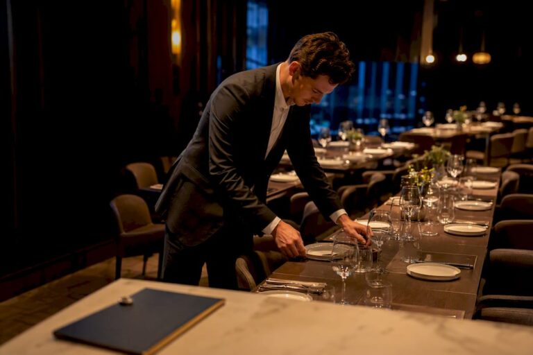 Eventos privados en restaurante: exige depósito 25–50 % y un BEO claro