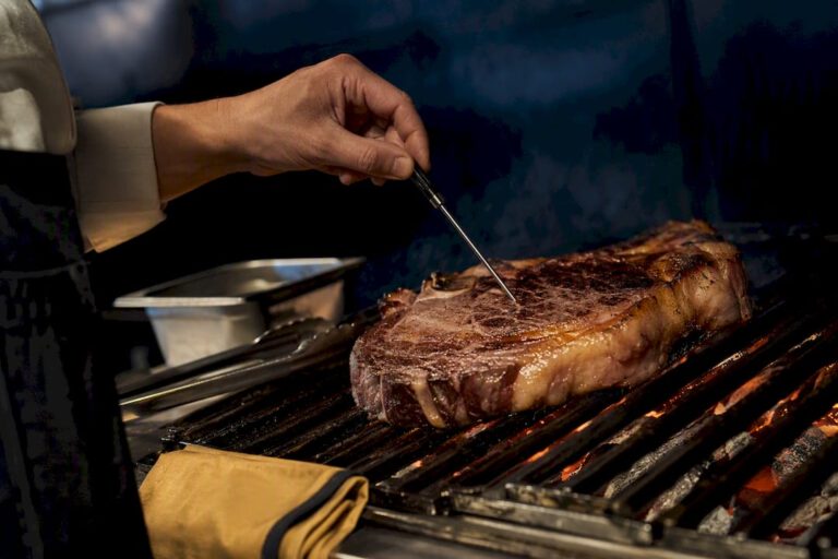 Retira 2–5 ºC: punto de la carne a la brasa para casa y restaurante