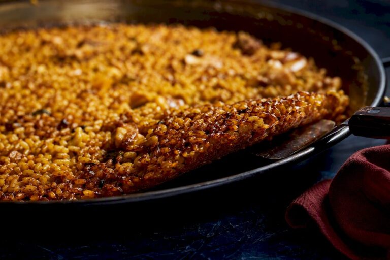 Socarrat: qué es esa capa dorada que decide una buena paella