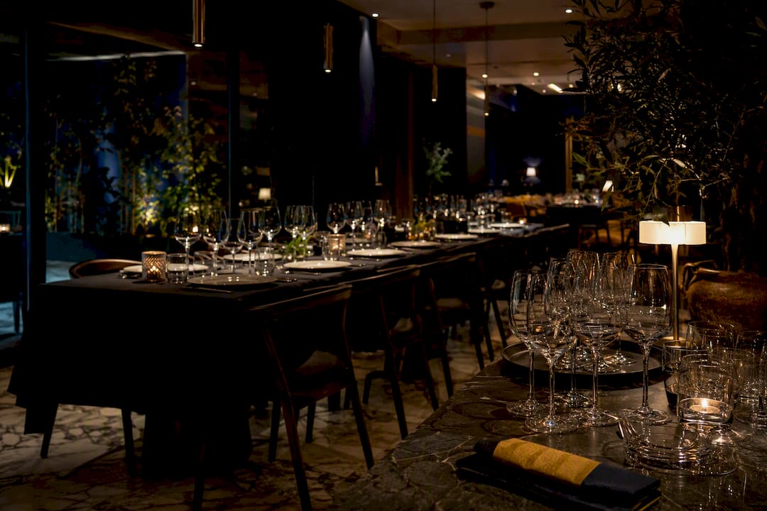 Sala lista para la cena de empresa