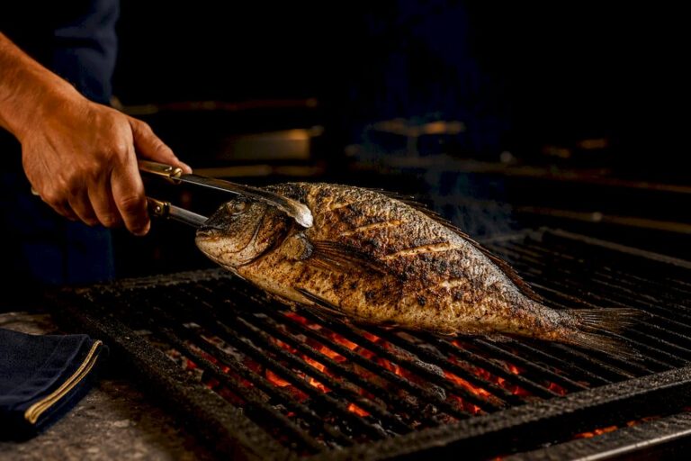 Pescado a la brasa: qué especies elegir y cómo asarlas bien