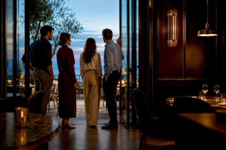 Elegir terraza o interior para grupos: guía práctica de decisión